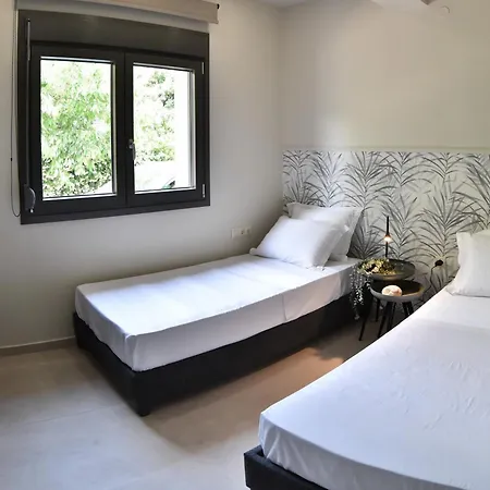 Welcome Inn Palaiontsiflikion Exterior photo